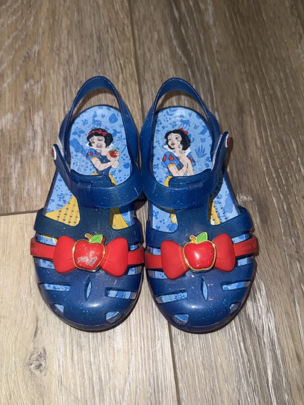 CROCS Disney Snow White sandals
